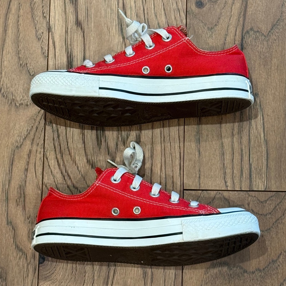 Converse Chuck Taylor All Star Low Top Red Canvas Sneakers Womens 6 Mens 4